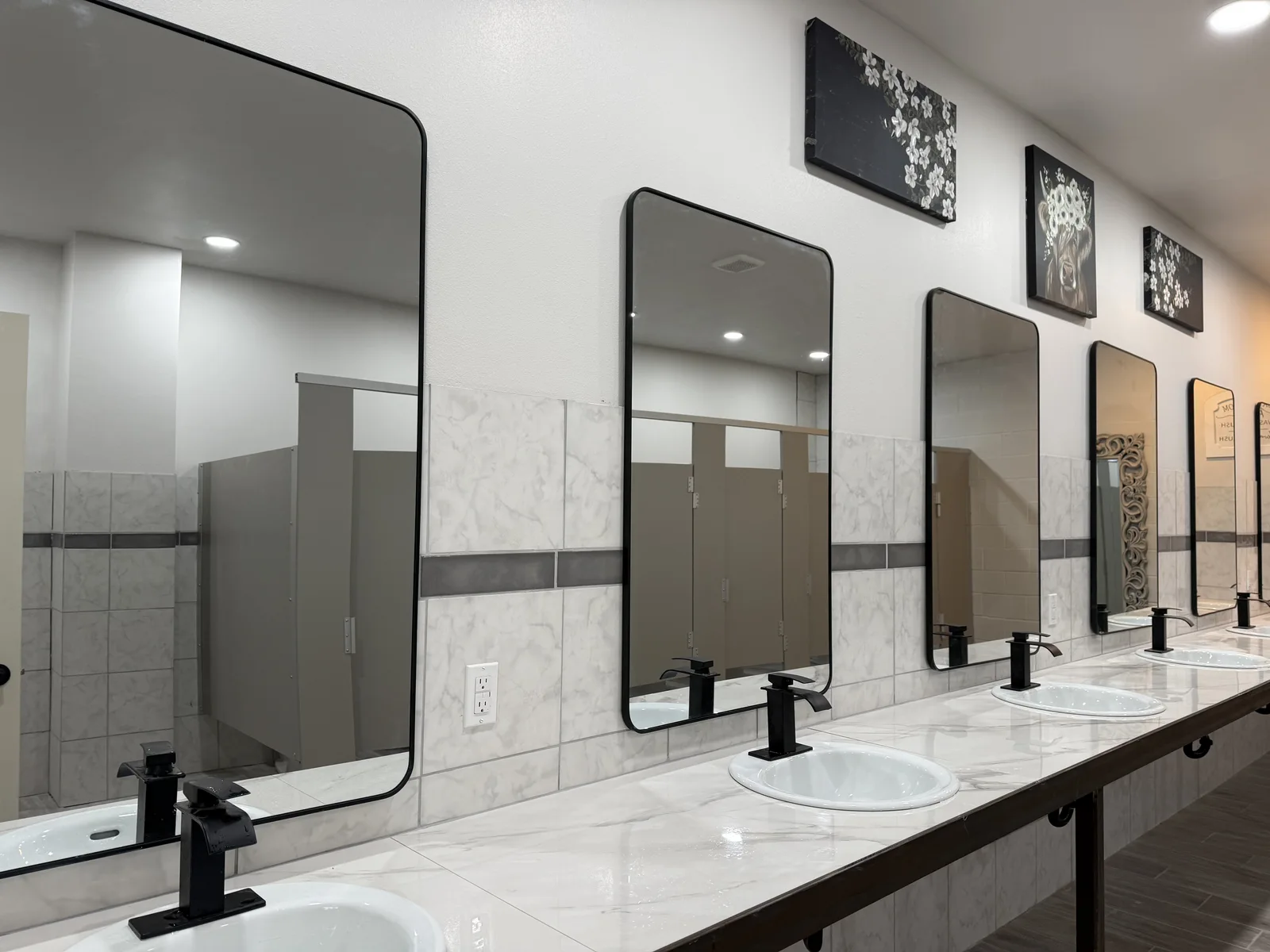 Sink and mirror area in the Twin Oaks bathhouse