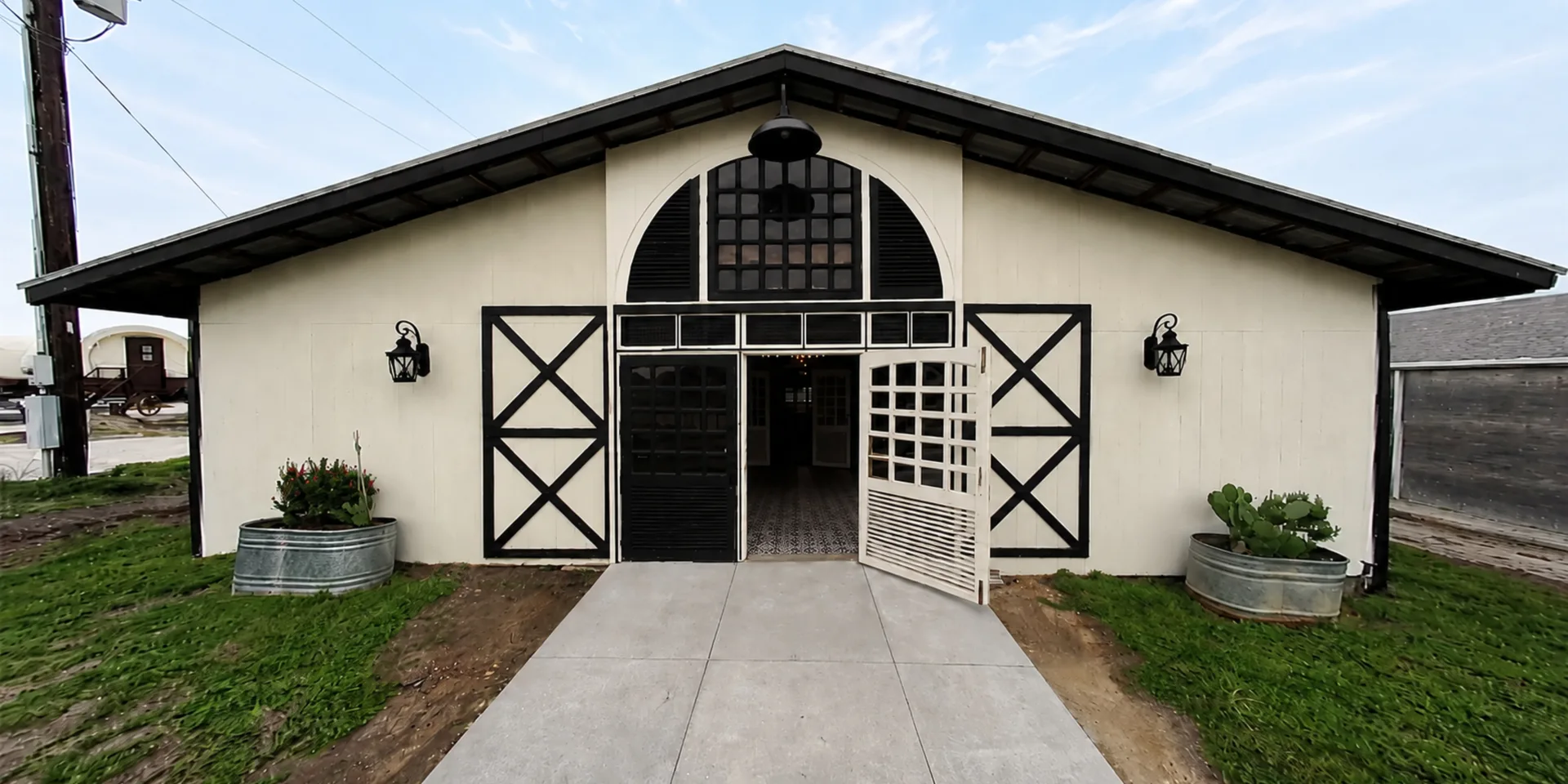 Exterior of the Twin Oaks event hall